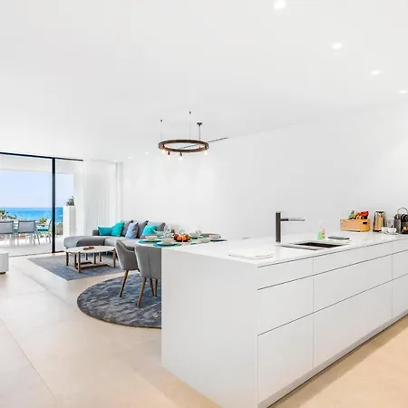 New Luxury First Line Sea View Appartement *