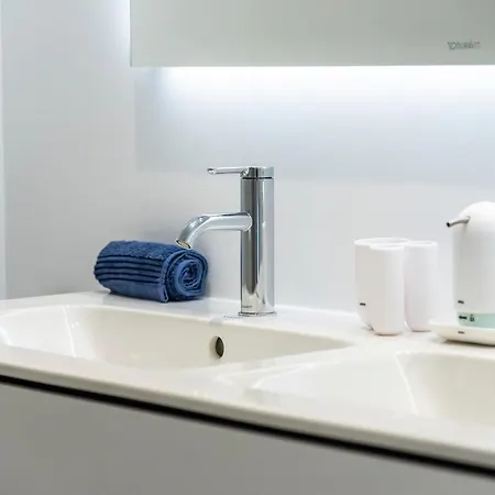 New Luxury First Line Sea View Appartement