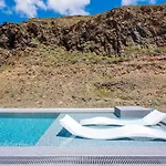 New Luxury First Line Sea View *