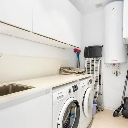 New Luxury First Line Sea View Lejlighed