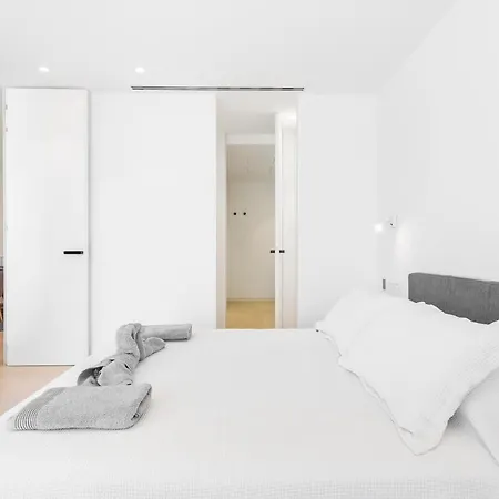 New Luxury First Line Sea View Lejlighed