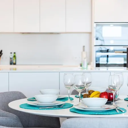 New Luxury First Line Sea View *