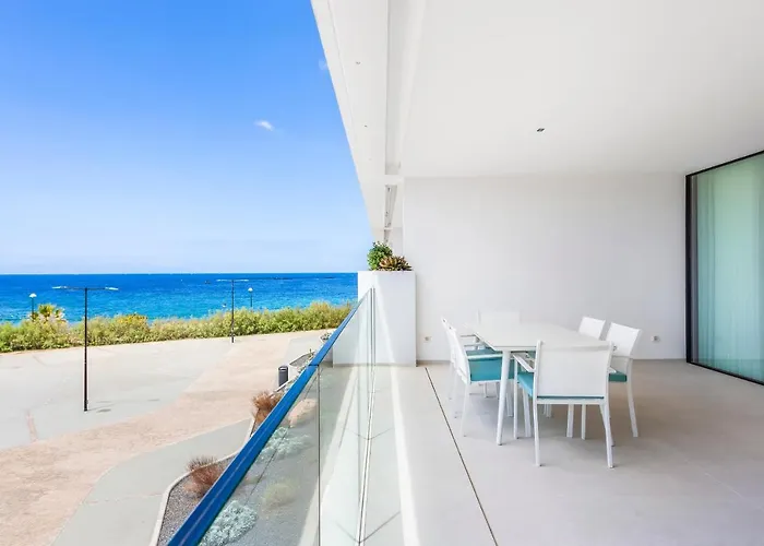 New Luxury First Line Sea View Apartmán