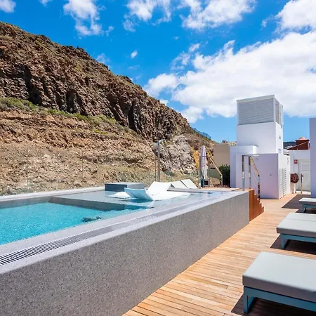 New Luxury First Line Sea View *