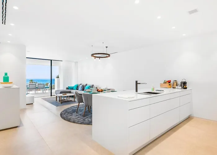 New Luxury First Line Sea View Apartament *